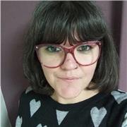 Me defino como una persona comunicativa con ánimo de compartir mis conocimientos, paciencia y creatividad.